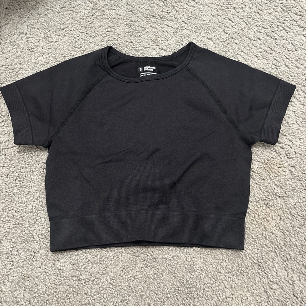Athletic Black Short Sleeve crop top/Athletic wear size small